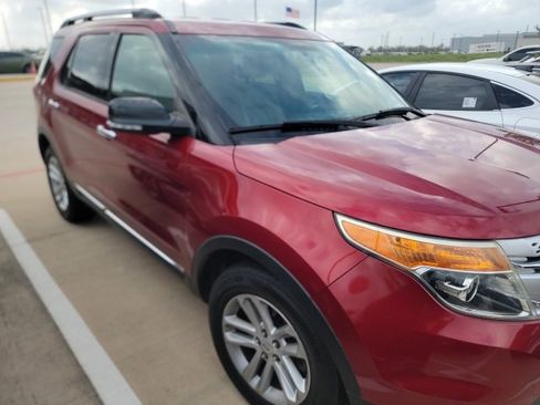 Used 2015 Ford Explorer XLT w/ Equipment Group 202A image 2