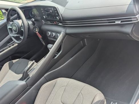 New 2026 Hyundai Elantra SE FWD image 25