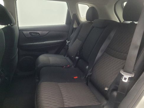 Used 2020 Nissan Rogue S FWD image 18