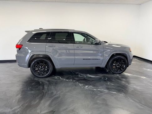 Used 2022 Jeep Grand Cherokee Altitude AWD/4WD image 22