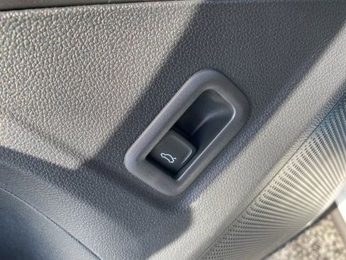 New 2026 Volkswagen Tiguan SE image 25