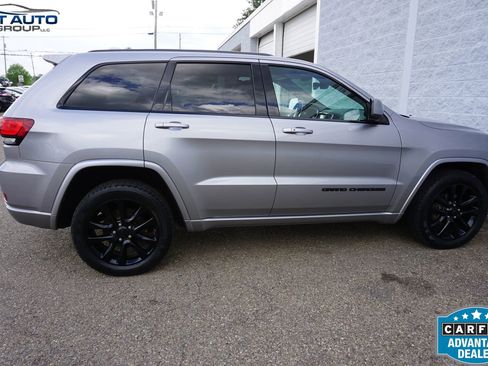 Used 2017 Jeep Grand Cherokee Altitude AWD/4WD image 12