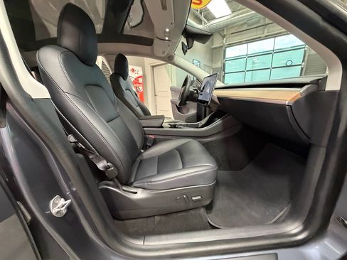 Used 2020 Tesla Model Y Long Range image 41