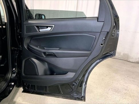 Used 2021 Ford Edge SE FWD image 23