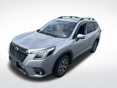 Used 2023 Subaru Forester Premium AWD/4WD image 2