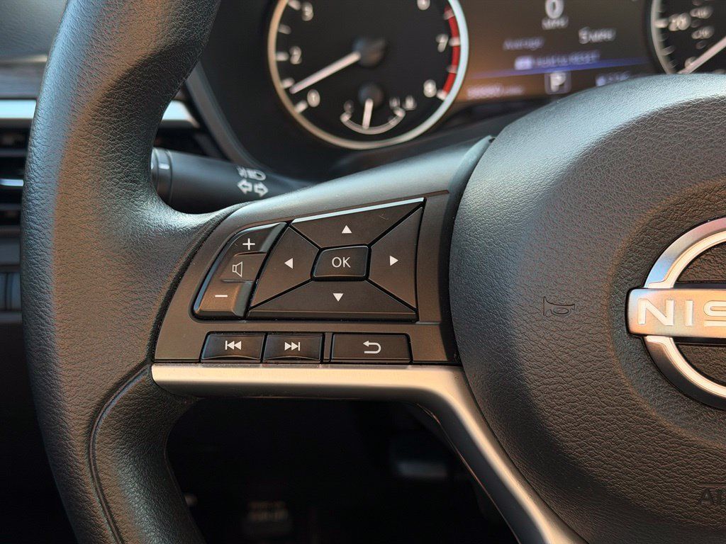 Certified 2025 Nissan Altima 2.5 SV FWD image 23