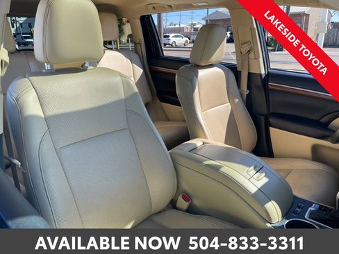 Used 2017 Toyota Highlander Limited image 15