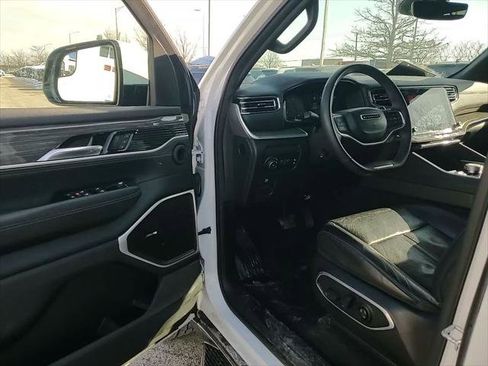 Certified 2022 Jeep Wagoneer Series II AWD/4WD image 28
