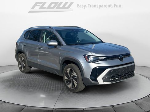 Used 2025 Volkswagen Taos SE w/ Panoramic Sunroof Package AWD/4WD image 1