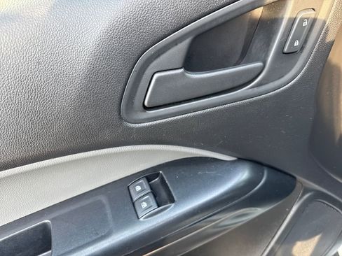 Used 2018 Chevrolet Colorado W/T image 11