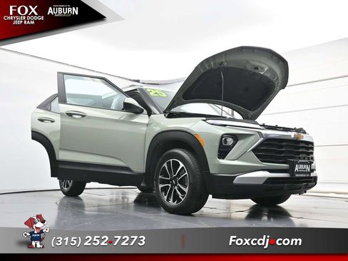 Used 2025 Chevrolet TrailBlazer LT w/ LT Cold Weather Package AWD/4WD image 34