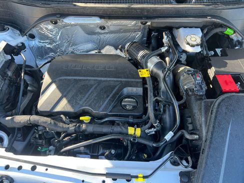 Used 2025 Chevrolet Trax LT image 32