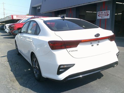 Used 2019 Kia Forte LXS FWD image 6