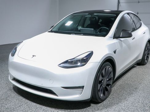 Used 2022 Tesla Model Y Performance AWD/4WD image 26