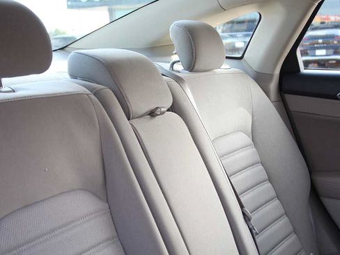 Used 2019 Ford Fusion SE FWD image 19