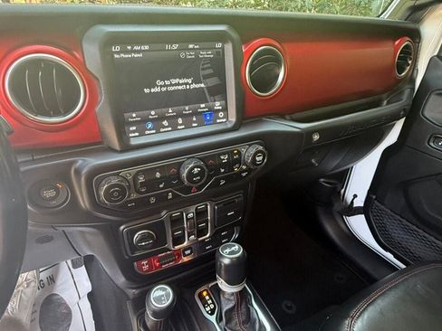 Used 2020 Jeep Wrangler Unlimited Rubicon AWD/4WD image 30