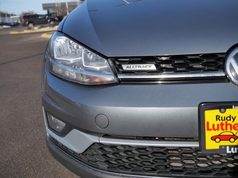 Used 2018 Volkswagen Golf Alltrack S image 16