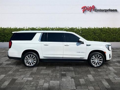 Used 2023 GMC Yukon XL Denali image 7