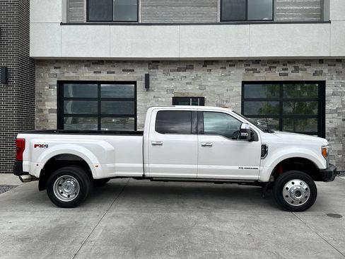 Used 2017 Ford F450 Platinum w/ Platinum Ultimate Package AWD/4WD image 2