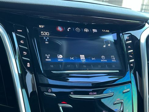 Used 2020 Cadillac Escalade Luxury AWD/4WD image 20