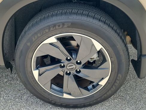 Used 2024 Nissan Rogue SV w/ SV Premium Package FWD image 10