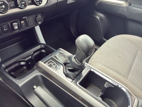 Used 2018 Toyota Tacoma SR5 image 10