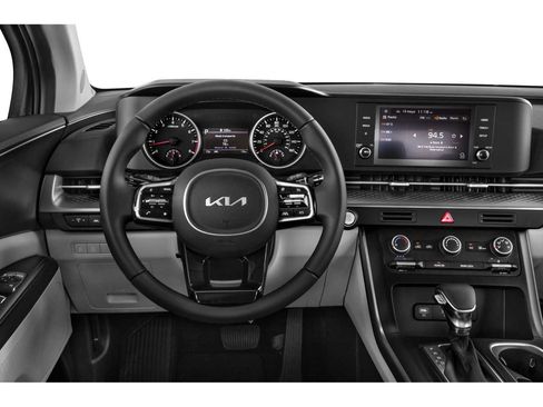 Used 2022 Kia Carnival LX FWD image 4