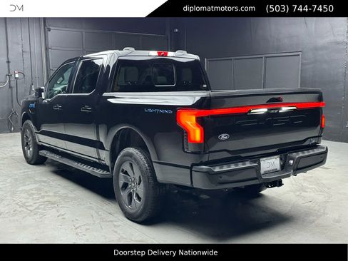 Used 2025 Ford F150 Lightning Lariat image 5