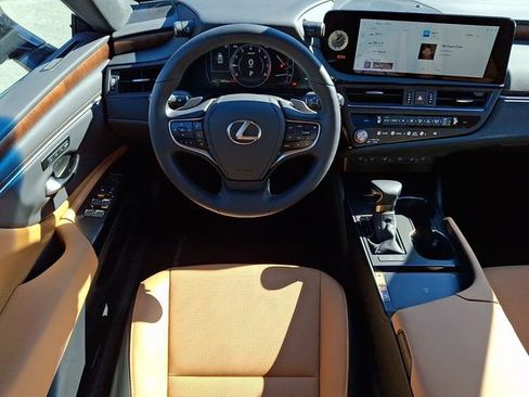 Used 2025 Lexus ES 350 w/ Premium Package image 11