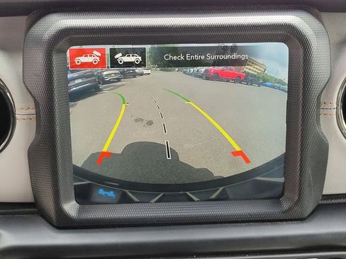 Used 2022 Jeep Wrangler Unlimited Sahara AWD/4WD image 28