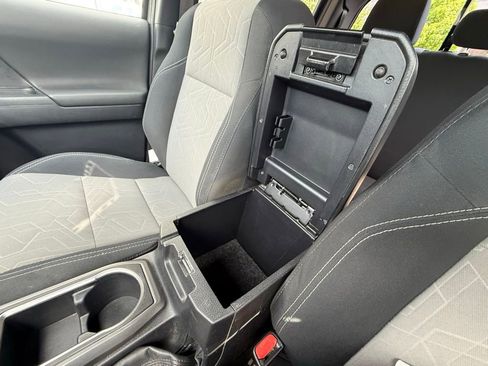 Used 2022 Toyota Tacoma TRD Off-Road AWD/4WD image 25