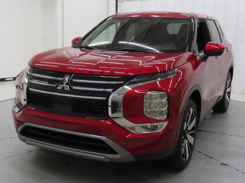 New 2025 Mitsubishi Outlander SE image 7