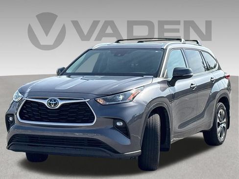 Used 2021 Toyota Highlander XLE AWD/4WD image 36