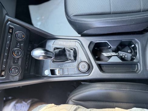 Used 2019 Volkswagen Tiguan SEL AWD/4WD image 16