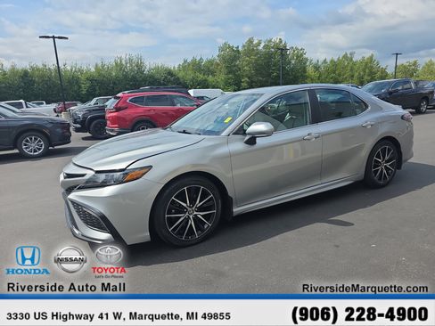 Used 2023 Toyota Camry SE AWD/4WD image 3