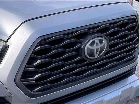 Used 2020 Toyota Tacoma TRD Sport image 28