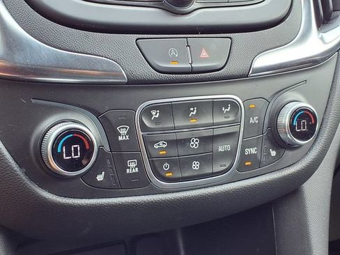 Used 2022 Chevrolet Equinox LT FWD image 12