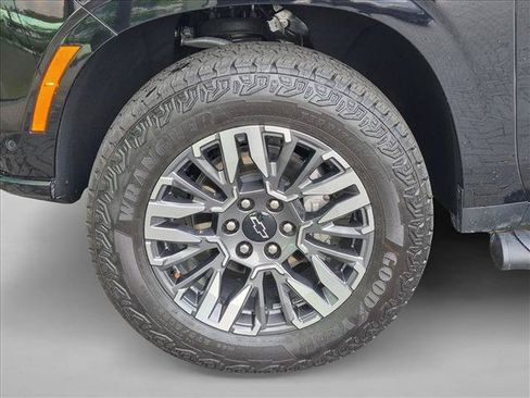 Used 2025 Chevrolet Tahoe Z71 w/ Comfort Package AWD/4WD image 25