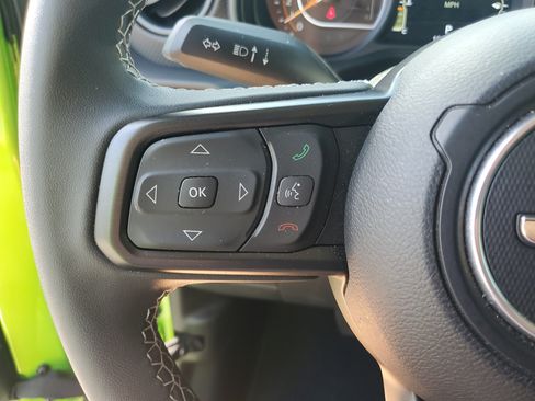 Used 2025 Jeep Gladiator Mojave w/ Safety Group AWD/4WD image 16