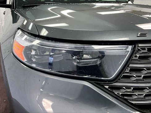 Certified 2022 Ford Explorer XLT w/ Equipment Group 202A image 28