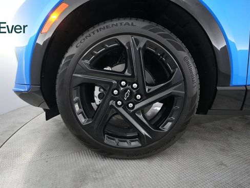 Used 2025 Chevrolet Equinox EV RS w/ LPO, All-Weather Mat Package FWD image 19