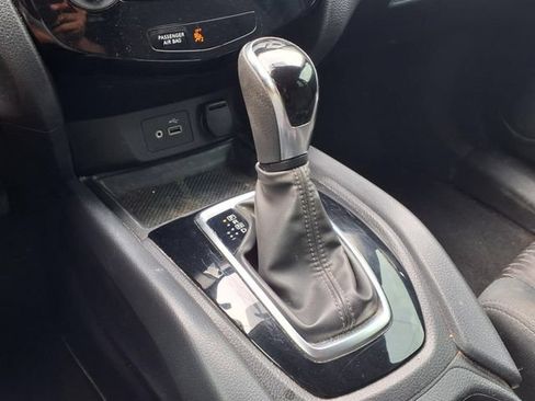 Used 2018 Nissan Rogue S AWD/4WD image 18