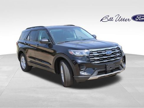 New 2026 Ford Explorer Active RWD image 2
