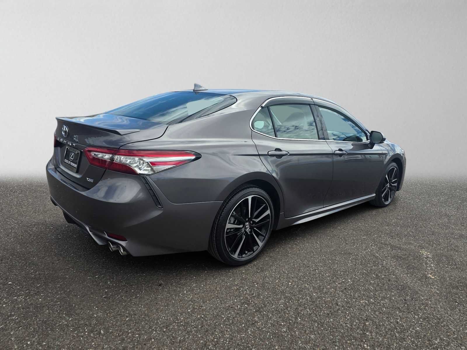 Used 2019 Toyota Camry XSE FWD image 3