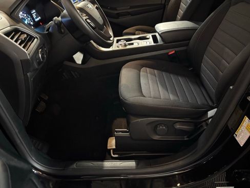 Used 2024 Ford Edge SE w/ Black Appearance Package image 18