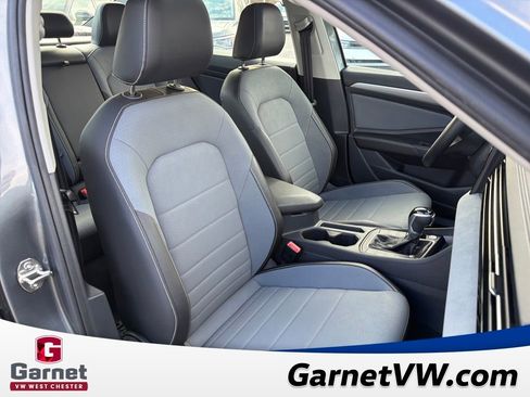 Used 2025 Volkswagen Jetta SE image 41