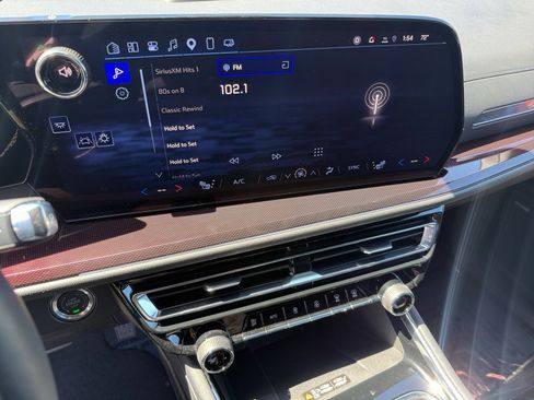 Used 2025 Chevrolet Traverse Z71 w/ Enhanced Driving Package image 12