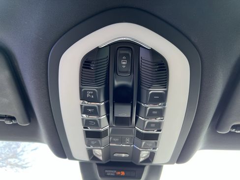 Used 2020 Porsche Macan image 28