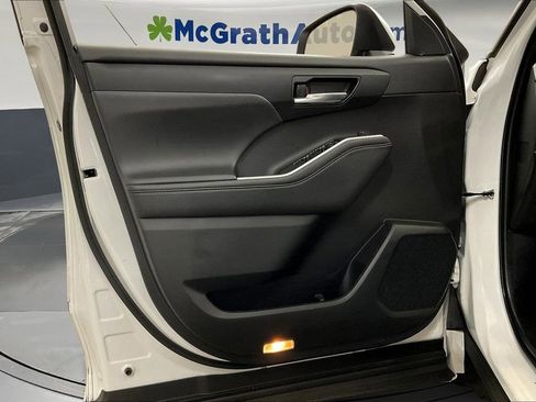 Used 2022 Toyota Highlander XLE image 26