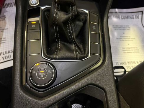Certified 2024 Volkswagen Tiguan SE AWD/4WD image 33